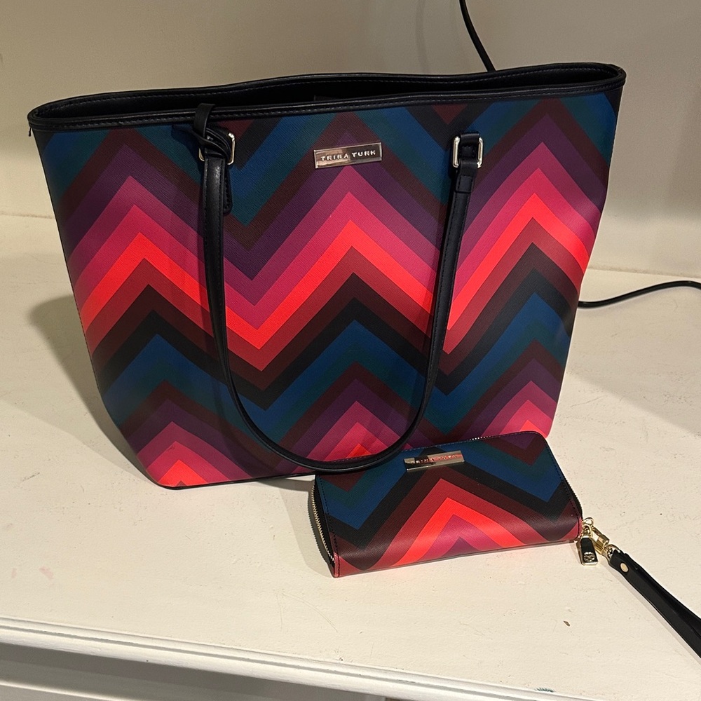 AMAZING RARE NWOT Trina Turk Chevron Tote Bag  with Matching Wallet